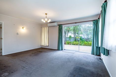 Photo of property in 35 Castleford Street, Green Bay, Auckland, 0604