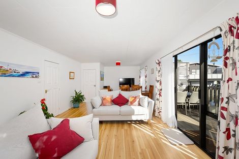 Photo of property in 1/19 Pine Avenue, Henderson, Auckland, 0612