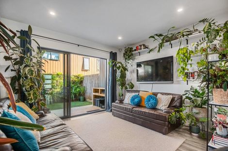 Photo of property in 1/22 Ryburn Road, Mount Wellington, Auckland, 1062