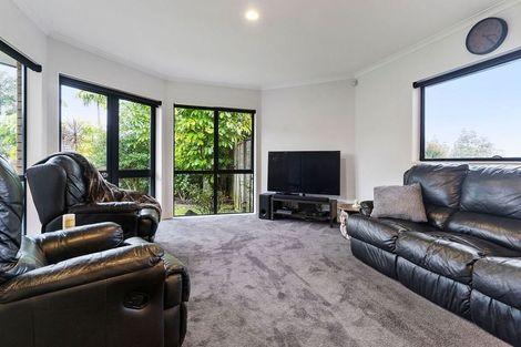 Photo of property in 25 Black Teal Close, Unsworth Heights, Auckland, 0632