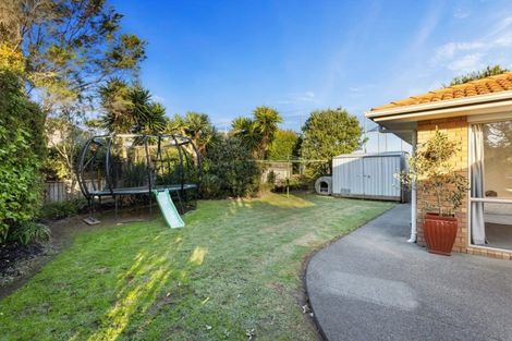 Photo of property in 14 Stonedge Lane, Rosedale, Auckland, 0632