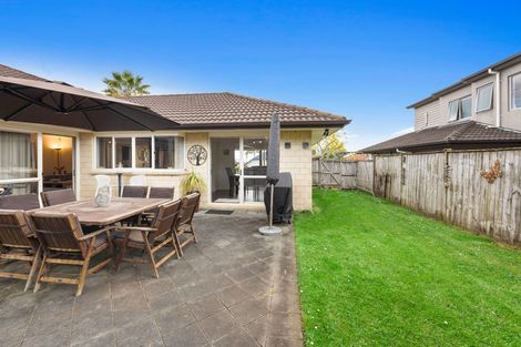 Photo of property in 16 Fernloche Place, Flat Bush, Auckland, 2016