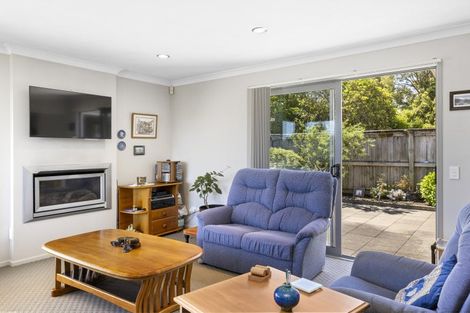 Photo of property in 2/30 Ingle Avenue, Waipahihi, Taupo, 3330