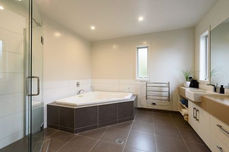 Photo of property in 8 Mewburn Rise, Karori, Wellington, 6012