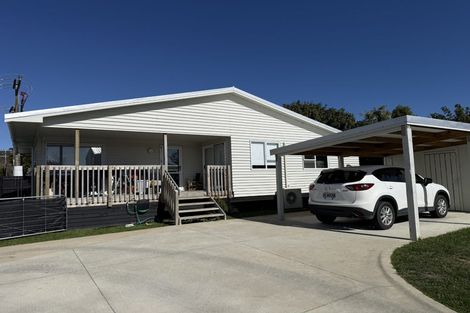 Photo of property in 141 Awaroa Road, Helensville, 0800