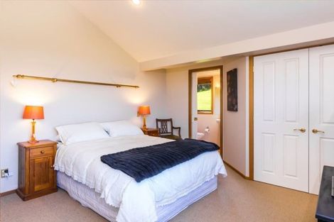 Photo of property in 42 Edge Hill, Acacia Bay, Taupo, 3385