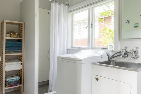 Photo of property in 27 Bournemouth Terrace, Murrays Bay, Auckland, 0630