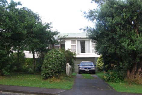 Photo of property in 16 Ruru Street, Waikanae, 5036