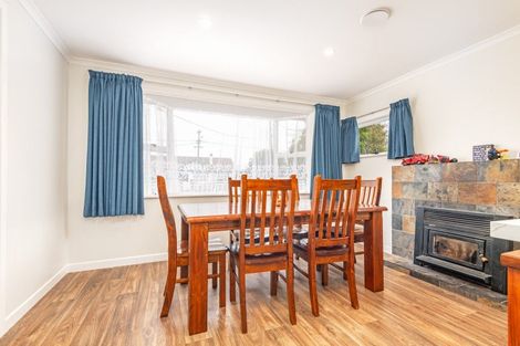 Photo of property in 176 Bridge Street, Bulls, 4818