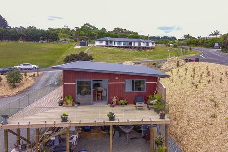 Photo of property in 1 Pekama Drive, Cable Bay, 0420