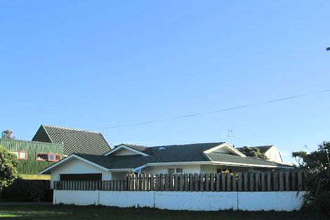 Photo of property in 10 Pukatea Street, Eastbourne, Lower Hutt, 5013