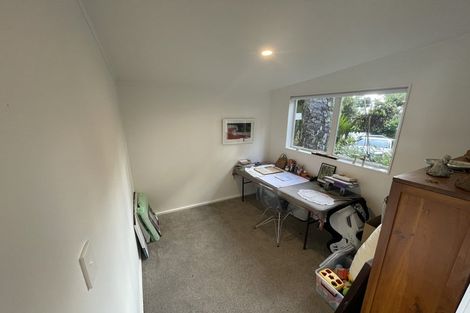 Photo of property in 60 Kauri Point Road, Laingholm, Auckland, 0604