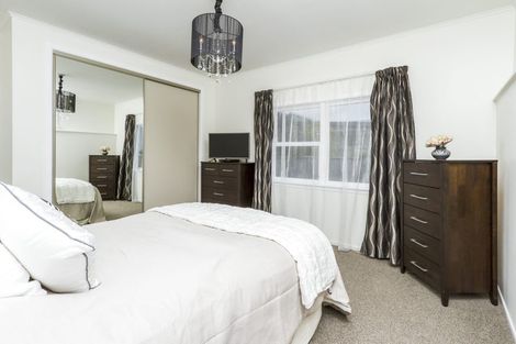 Photo of property in 2/25 Heathcote Road, Castor Bay, Auckland, 0620