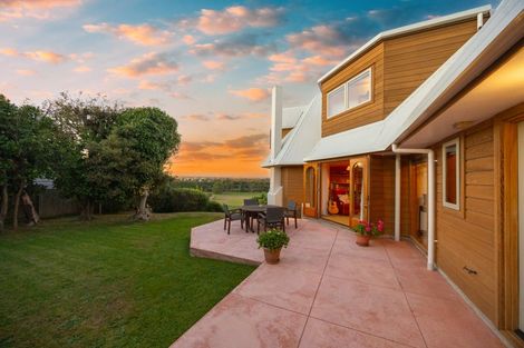 Photo of property in 96 Clifton Terrace, Fitzherbert, Palmerston North, 4410