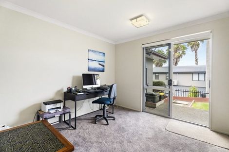 Photo of property in 17 Roseville Road, Gulf Harbour, Whangaparaoa, 0930