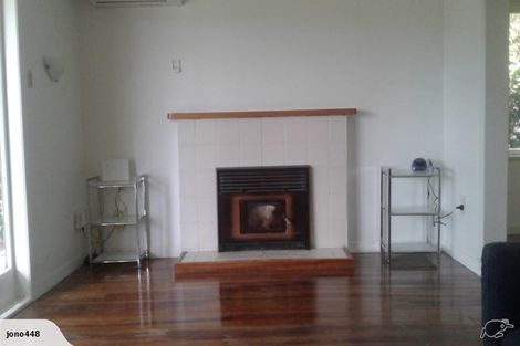 Photo of property in 2/6 Inglis Street, Birkenhead, Auckland, 0626