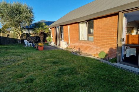 Photo of property in 12 Farm Lane, Parklands, Christchurch, 8083