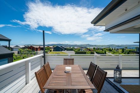 Photo of property in 20 Pukenamu Road, Rainbow Point, Taupo, 3330