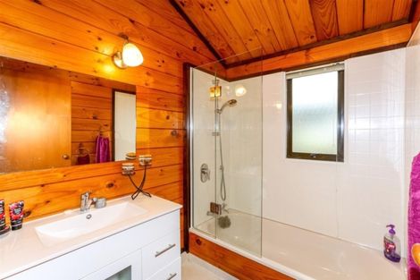 Photo of property in 15 Hickford Place, Okato, 4335