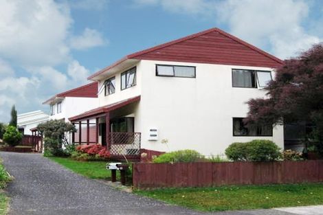 Photo of property in 102a Manhattan Heights, Glendene, Auckland, 0602