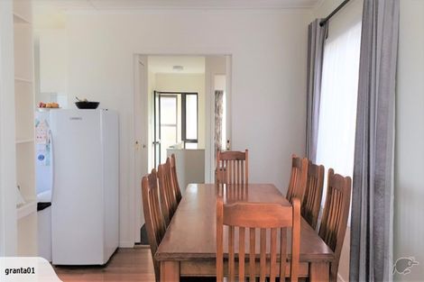 Photo of property in 34 Knights Road, Rothesay Bay, Auckland, 0630