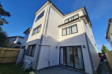 Photo of property in 17 Cassandra Grove, Totara Vale, Auckland, 0629