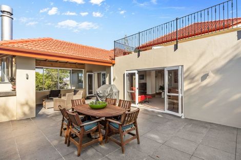 Photo of property in 305 Mangorei Road, Merrilands, New Plymouth, 4312