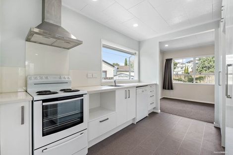 Photo of property in 35 Barbados Drive, Unsworth Heights, Auckland, 0632