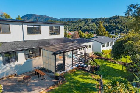 Photo of property in 14 Leicester Street, Picton, 7220