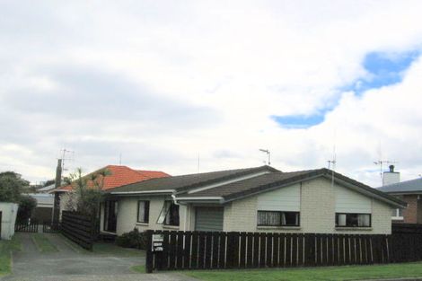 Photo of property in 2/17 Riverton Road, Mount Maunganui, 3116