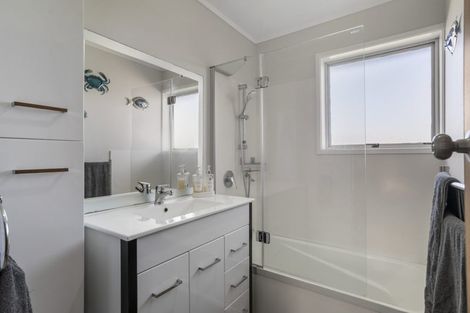 Photo of property in 2/38 Blacklock Avenue, Henderson, Auckland, 0612