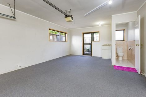 Photo of property in 4b Skilgate Avenue, New Lynn, Auckland, 0600