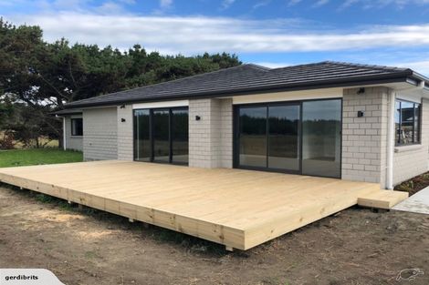 Photo of property in 13 Oxnam Place, Foxton Beach, Foxton, 4815