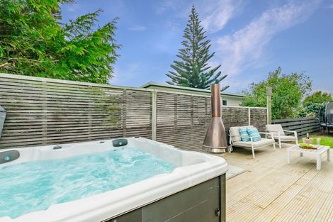 Photo of property in 11 Victor Grove, Waikanae Beach, Waikanae, 5036