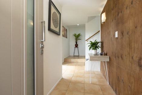 Photo of property in 33 Dawnhaven Drive, Te Atatu Peninsula, Auckland, 0610