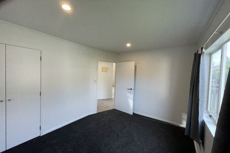 Photo of property in 21 Chilcott Road, Henderson, Auckland, 0612
