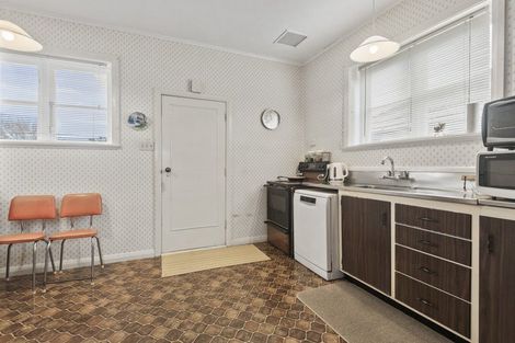 Photo of property in 112 Savage Crescent, West End, Palmerston North, 4412