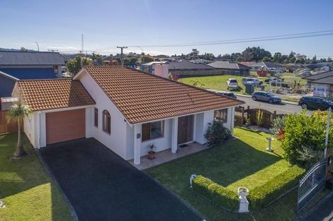 Photo of property in Cotswold Court, 1/8 Cheyne Road, Pyes Pa, Tauranga, 3112
