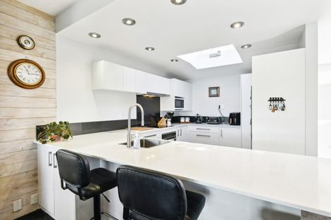 Photo of property in 3 Countess Close, Maupuia, Wellington, 6022