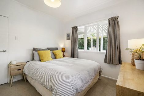 Photo of property in 2/39 Hillcrest Avenue, Hillcrest, Auckland, 0627