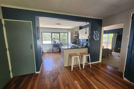 Photo of property in 92 Ruskin Road, Newlands, Wellington, 6037