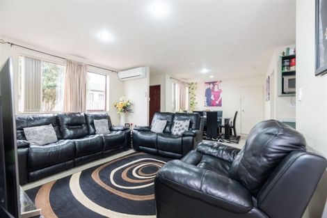 Photo of property in 57 Woodbank Drive, Glen Eden, Auckland, 0602