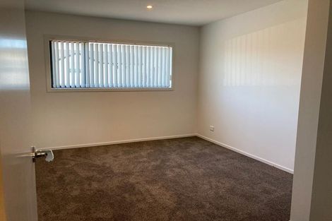 Photo of property in 2/60 Hayfield Way, Karaka, Papakura, 2580