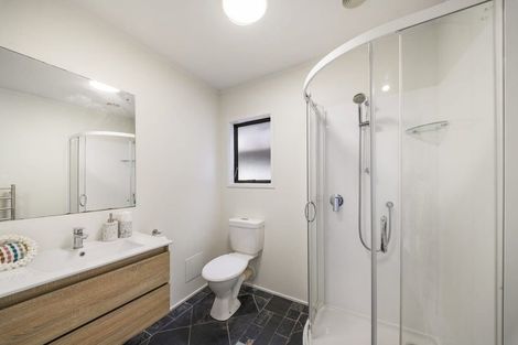 Photo of property in 91 Manhattan Heights, Glendene, Auckland, 0602