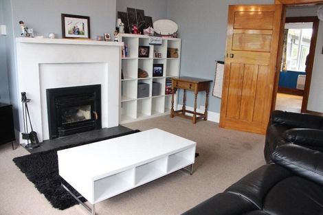 Photo of property in 2 Avenue Road, West End, Timaru, 7910