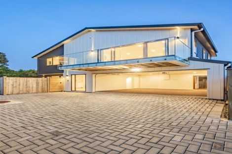 Photo of property in 3c Dawnhaven Drive, Te Atatu Peninsula, Auckland, 0610