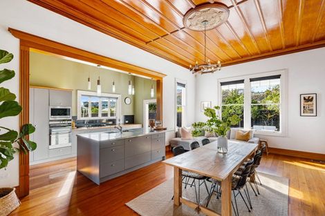 Photo of property in 6 Thompson Road, Bluff Hill, Napier, 4110