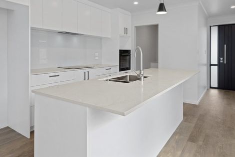 Photo of property in 71 Kaurinui Crescent, One Tree Point, 0118