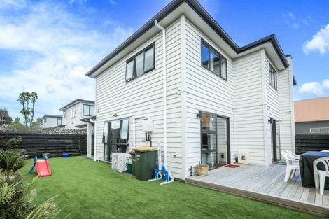 Photo of property in 16 Rosarina Lane, Takanini, 2112