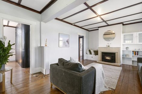 Photo of property in 1 Tapuaeotu Way, Welcome Bay, Tauranga, 3112